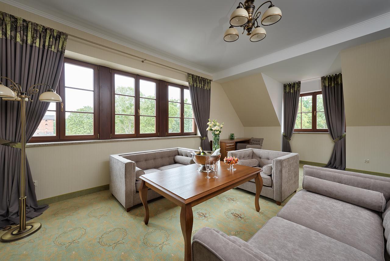 Hotel Palac Poledno ภายนอก รูปภาพ