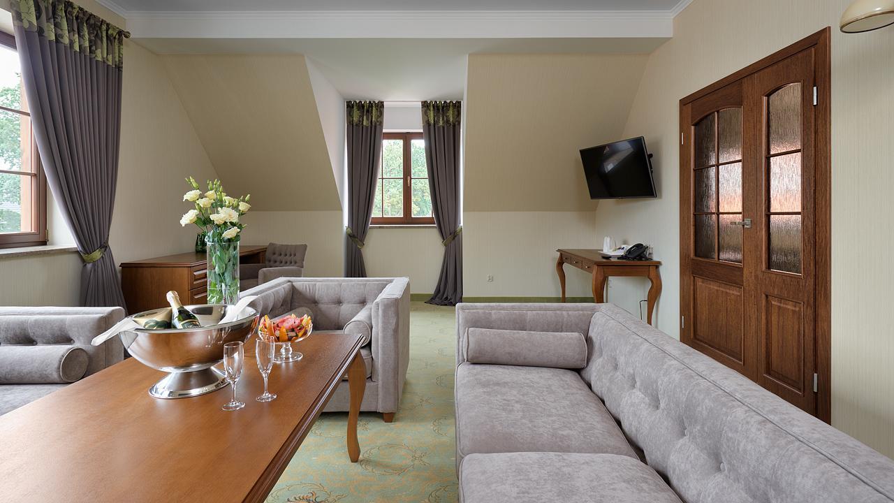Hotel Palac Poledno ภายนอก รูปภาพ