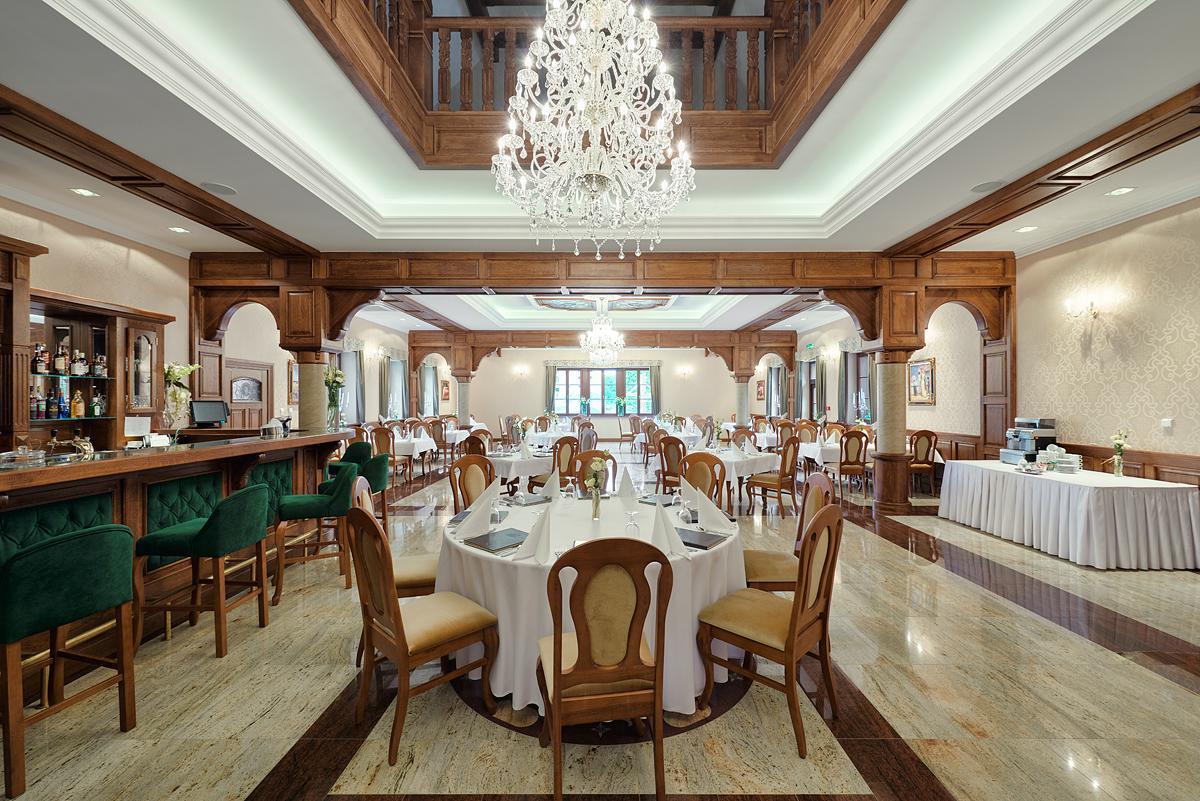 Hotel Palac Poledno ภายนอก รูปภาพ
